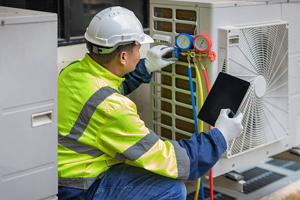 Professional Hvac technician working in De Soto, KS